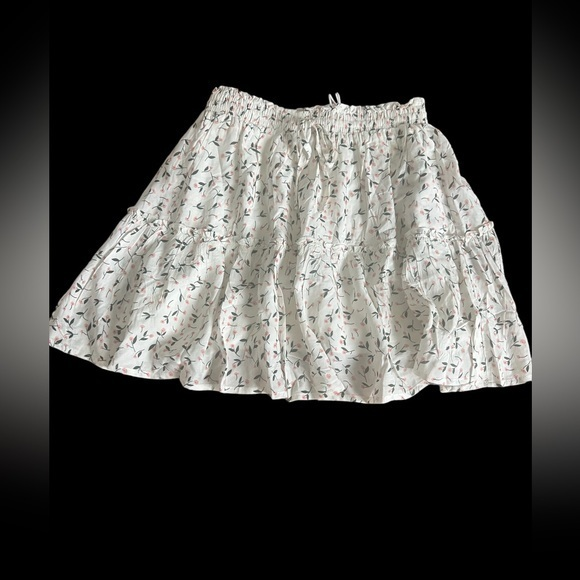 Princess Polly NWT‎ White Floral mini Skirt size 2 - Picture 1 of 4